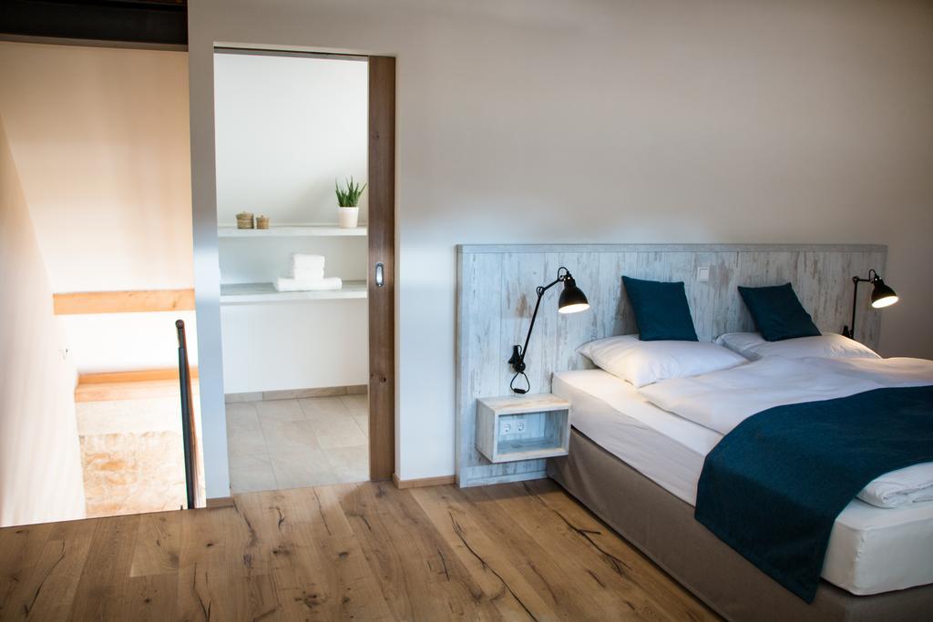Baumgartners Dreiseithof - Historisch, Modern, Zentral Apartment Bad Krozingen Ngoại thất bức ảnh