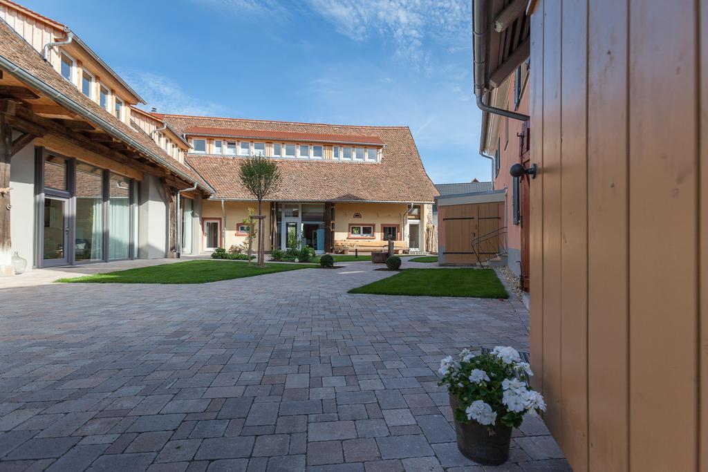 Baumgartners Dreiseithof - Historisch, Modern, Zentral Apartment Bad Krozingen Ngoại thất bức ảnh
